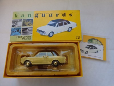 Vanguards 1/43 Scala VA04100 Ermellino Bianco/Nero Ford Cortina Mk II Gt Auto