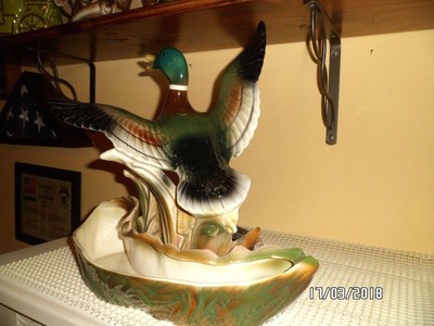 VINTAGE: MID CENTURY 1950's TV LAMP: LARGE FLYING MALLARD DUCK; FRONT PLANTER