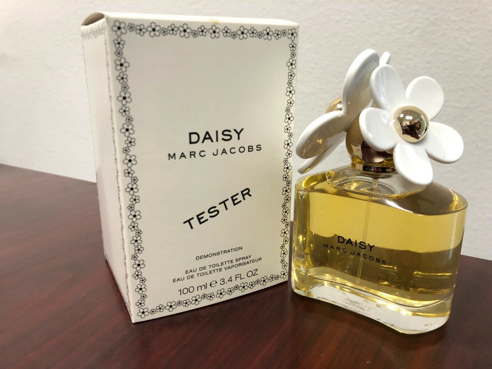 Daisy Eau De Toilette Spray (Tester) By Marc Jacobs - 3.4 oz Daisy Eau De Toilette Spray (Tester) By Marc Jacobs - 3.4 oz