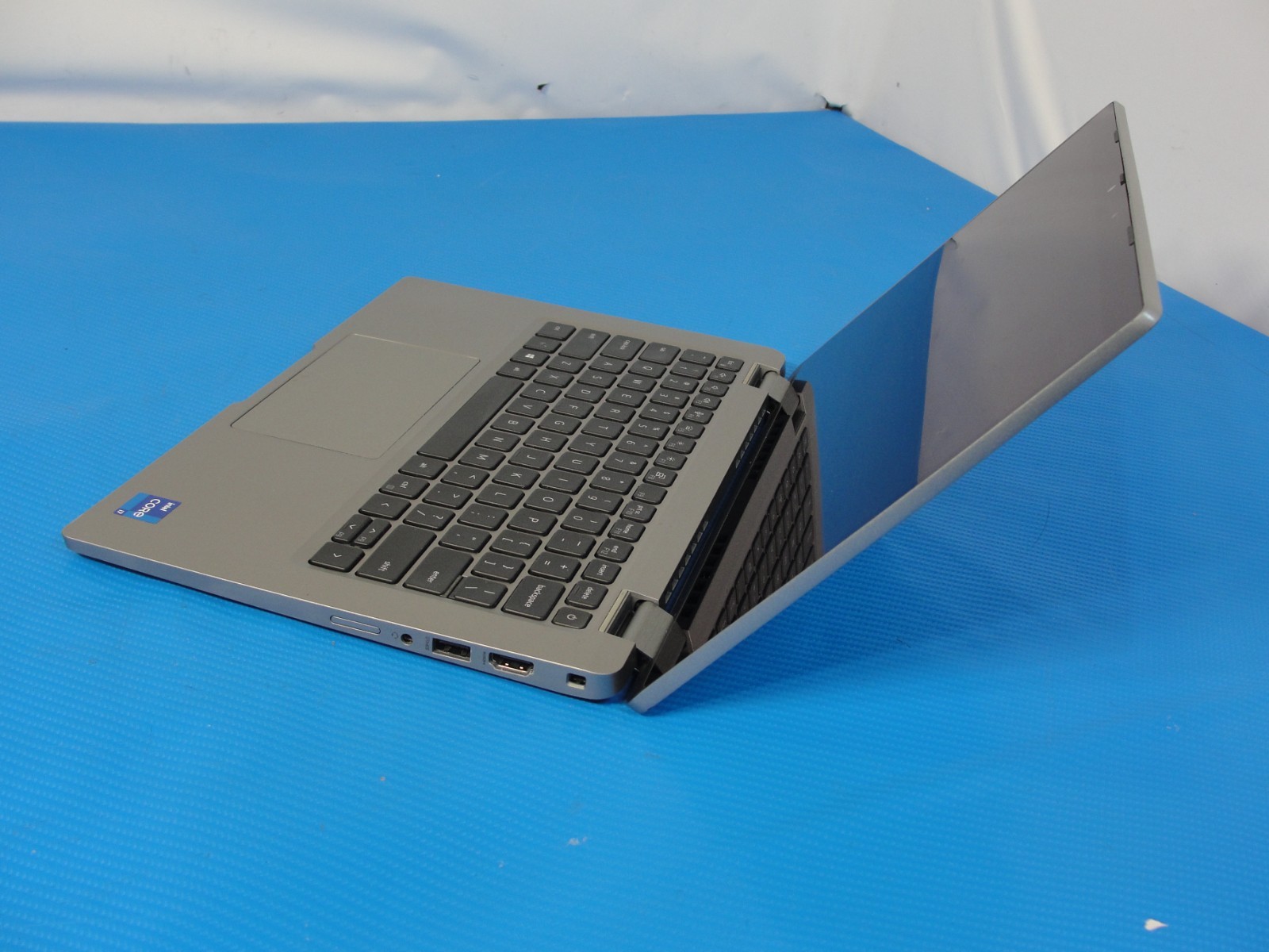 Dell Latitude 5320 2-in-1 13.3" Touch i7-1185G7 32GB 512GB SSD Win 11 Pro - Thumbnail 12