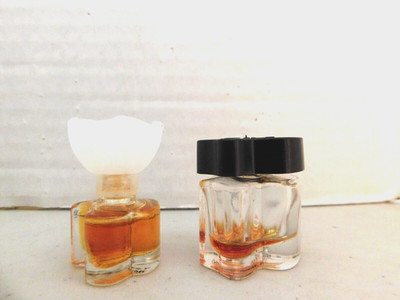 2 SAMPLE BOTTLES OF OSCAR DE LARENTA PARFUM 1 FULL 1 EMPTY