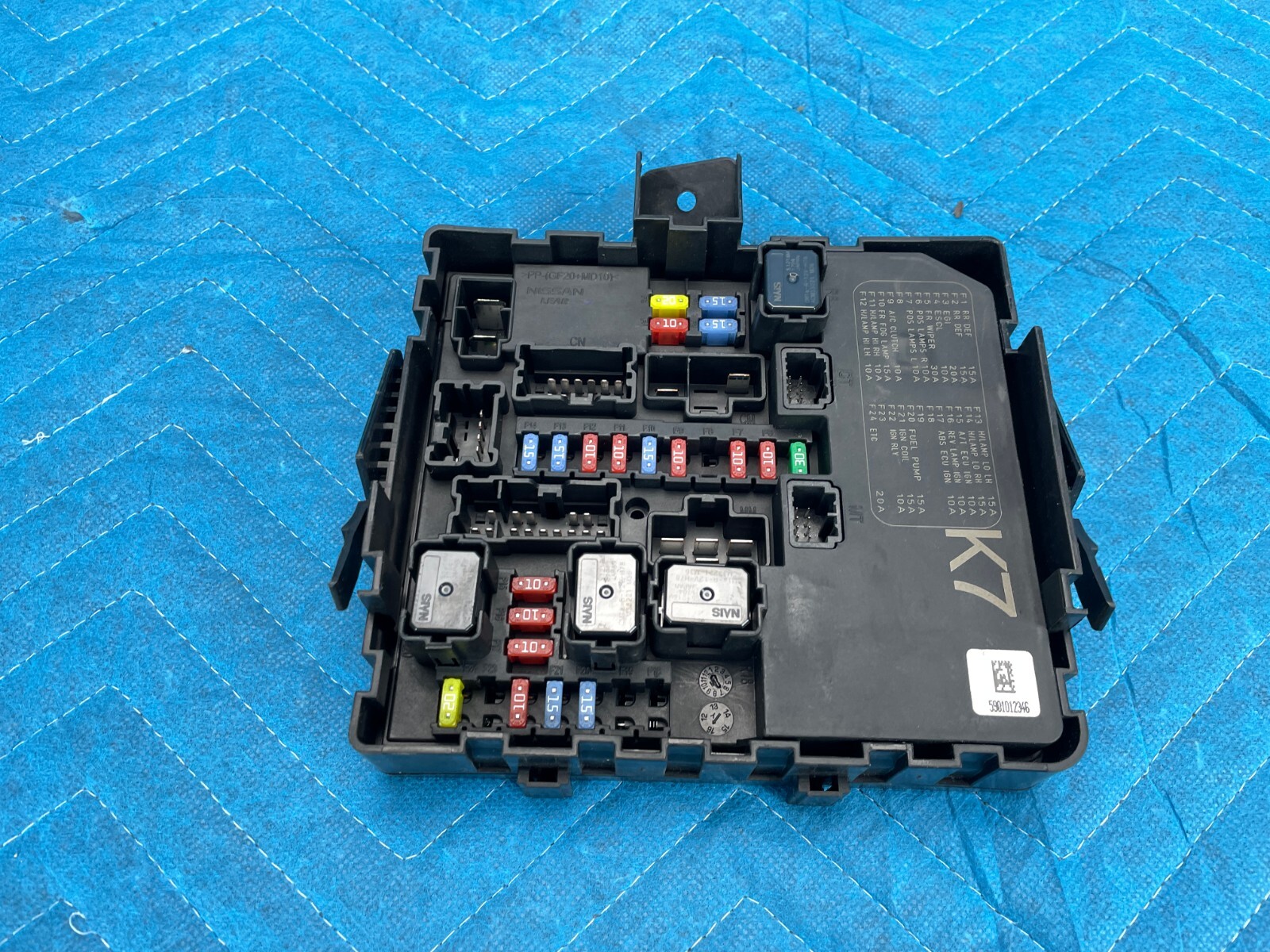 Infiniti QX80 5.6L Engine Room IPDM Fuse & Relay Block 284B7 Infiniti QX80 5.6L Engine Room IPDM Fuse & Relay Block 284B7