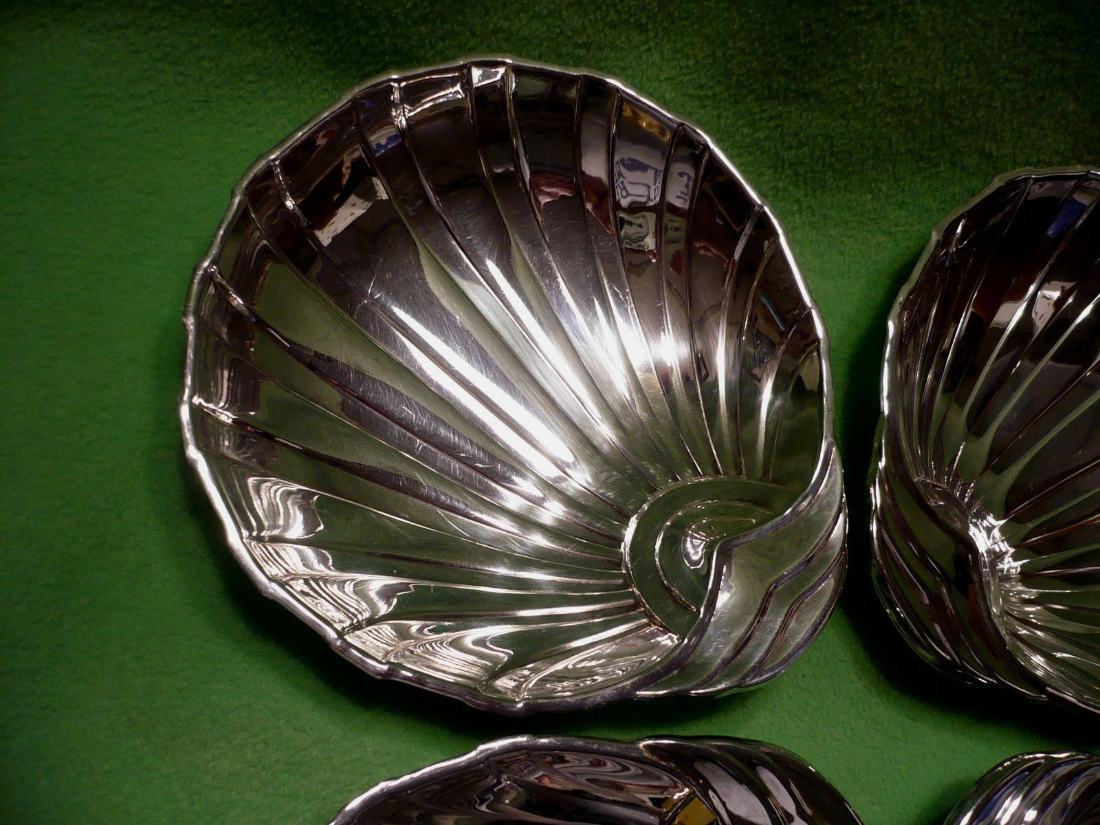 Set of 4 vintage FB ROGERS Silver Co 1883 SEASHELL 616 silverplate serving dish.