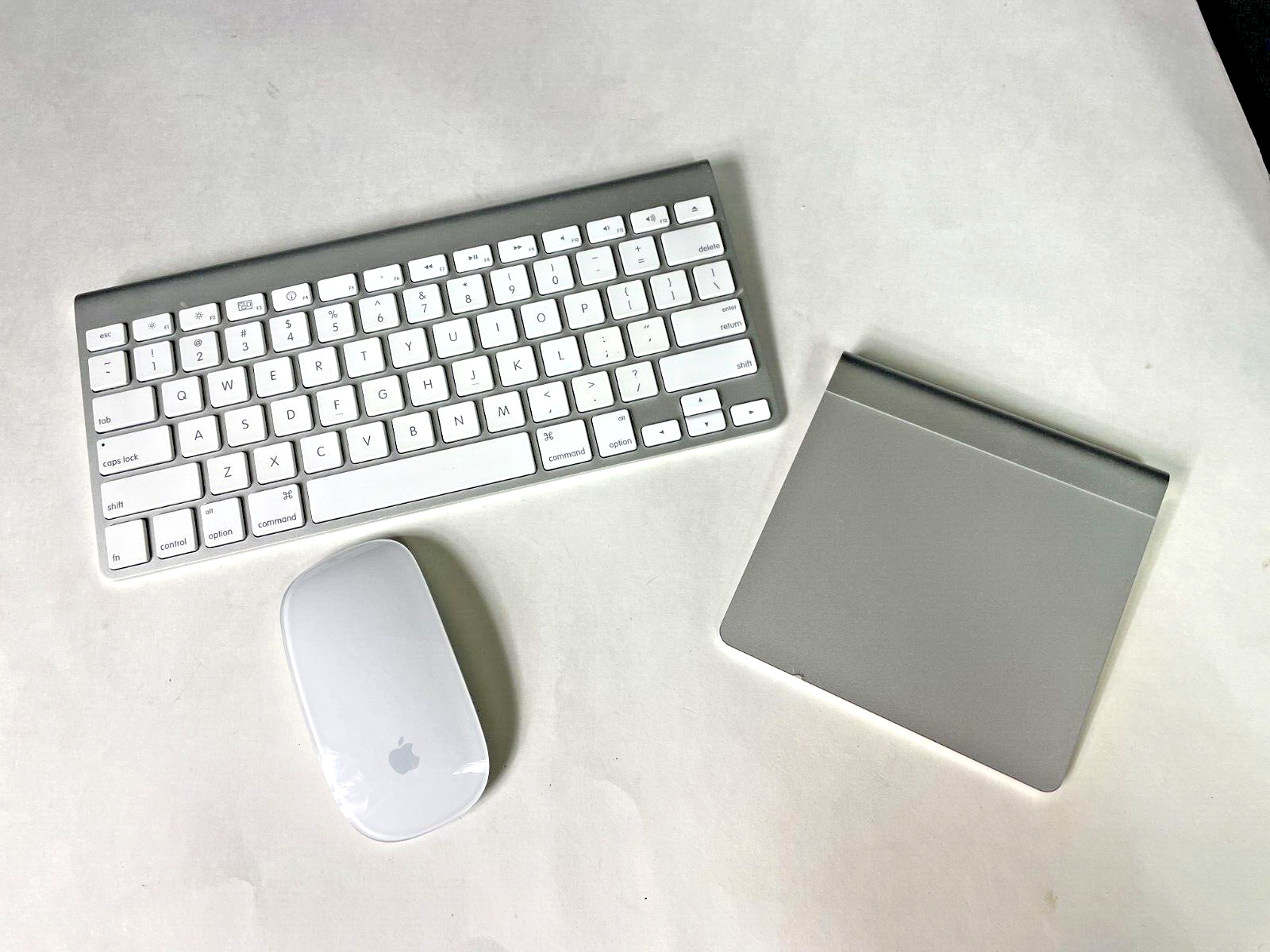 Apple Wireless Keyboard, Magic Mouse, Magic Trackpad (A1296/A1314/A1339) ~ Nice!