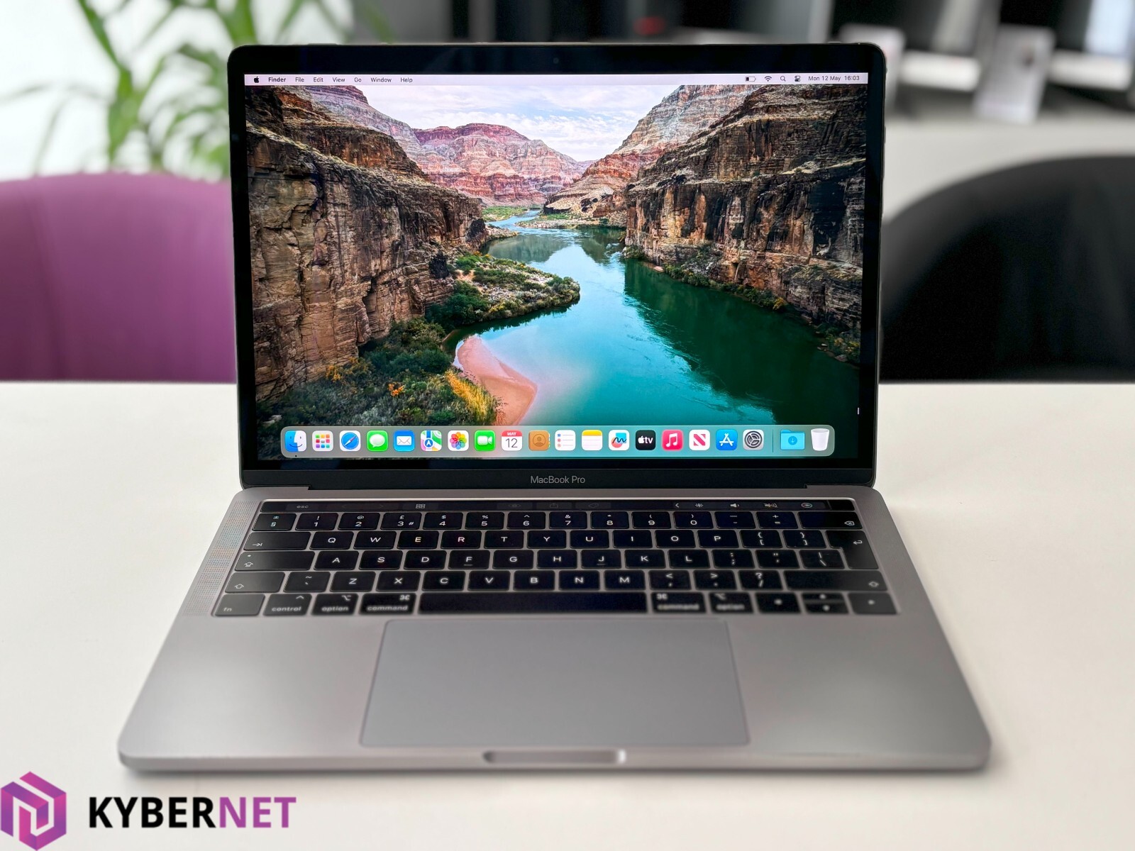 Apple MacBook Pro A1989 13