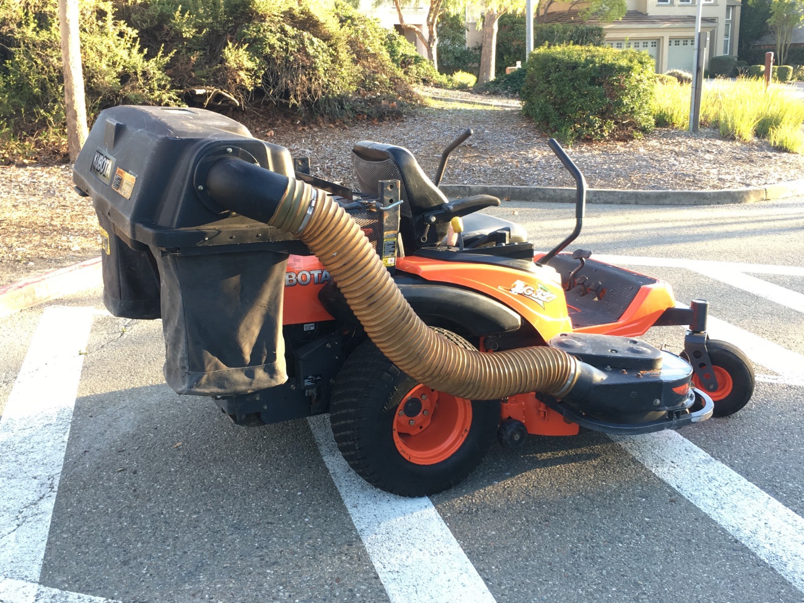 Kubota ZG 327 Commercial Mower