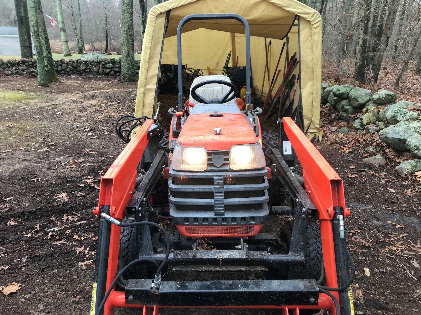 Kubota b1700 Compact Tractor with AIL 1547 Front End Loader