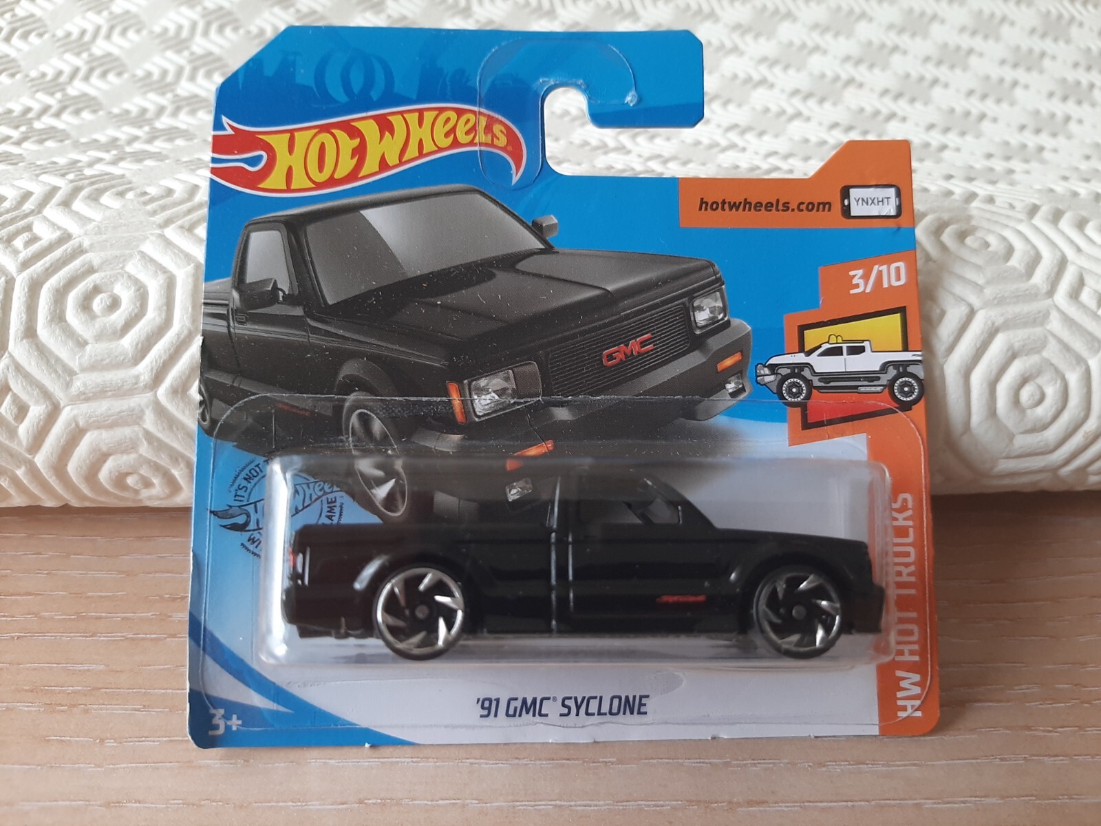 1/64 ホットウィール GMC MOTOR Hotwheels レトロ Amazon.com: Hot Wheels Classics Series 3 GMC Motorhome 1:64