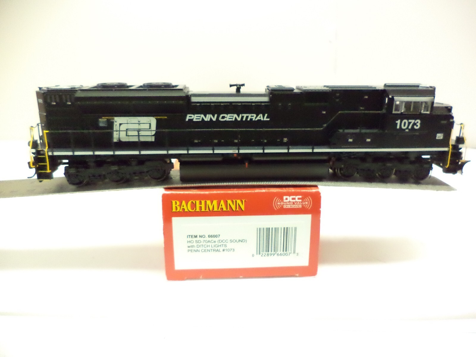Bachmann 鉄道 Amazon.com: Bachmann Trains - Dash 8-40CW - TCS DCC Sound