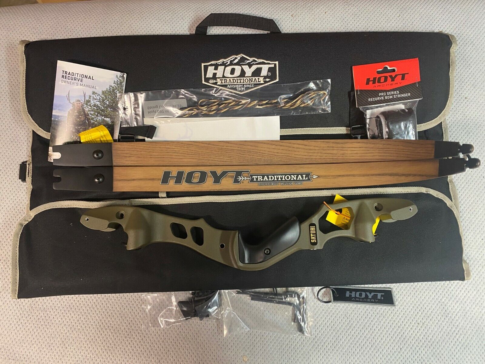 Hoyt Satori 17" RH Wilderness 2 Riser with Medium Maple Limb