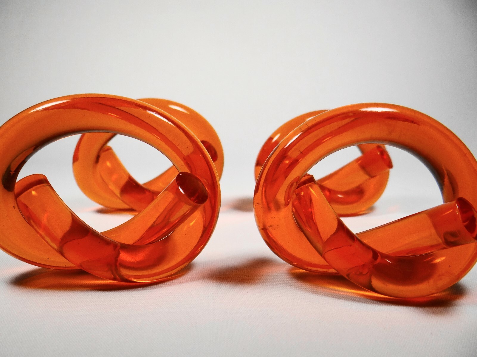 Vintage Dorothy Thorpe Lucite Pretzel Napkin Ring Holders