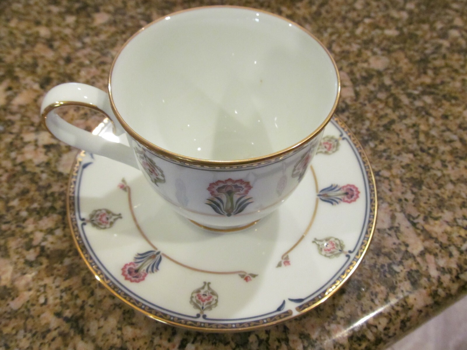 陶器、木箱付き Noritake Gilded Blossoms Cup & SUACER 4134 Gold Scrolls Rust