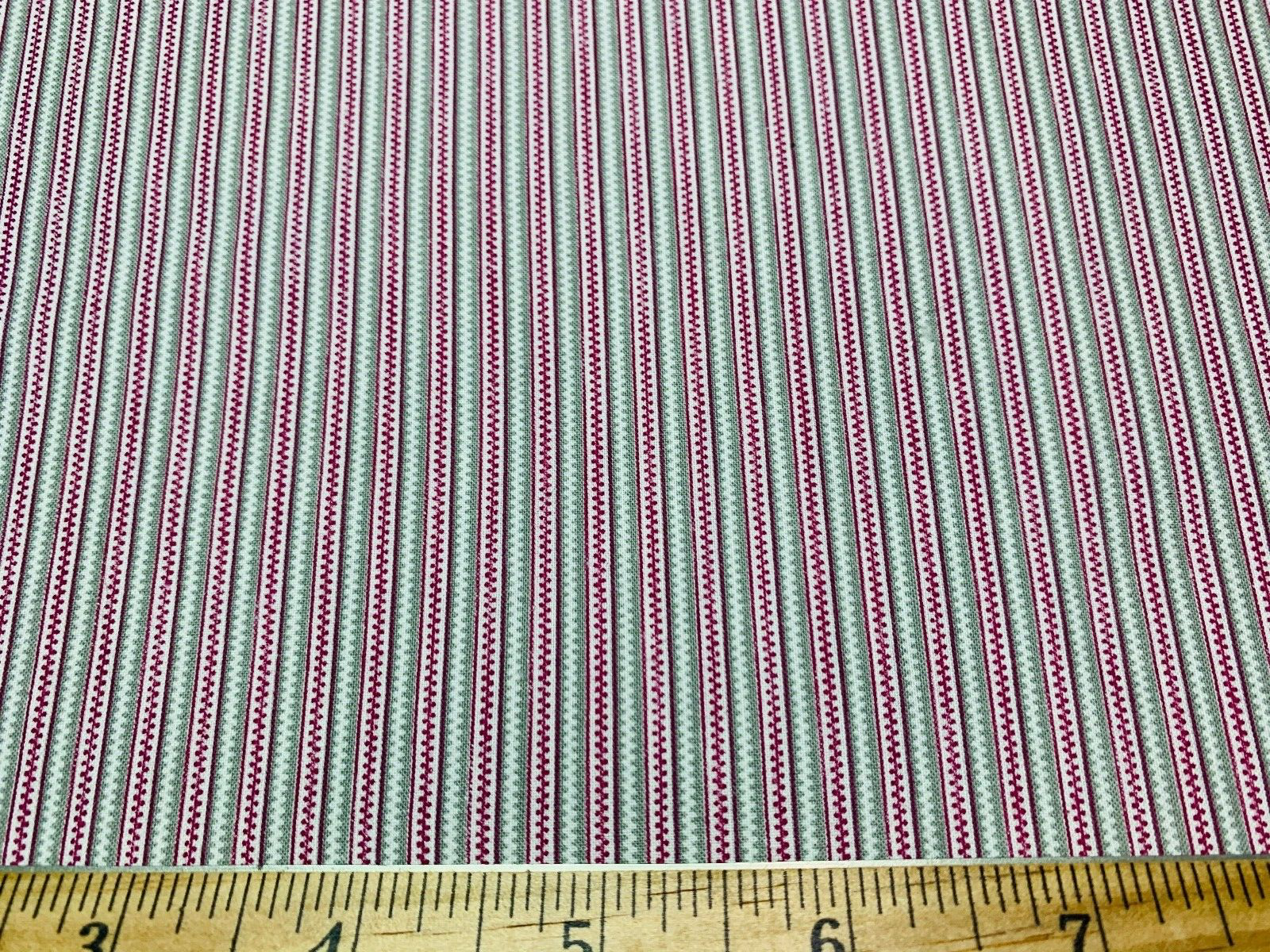 Vintage Cotton Fabric 40s Zig-Zag Stripe Red Gray White 35w Vintage Cotton Fabric 40s Zig-Zag Stripe Red Gray White 35w