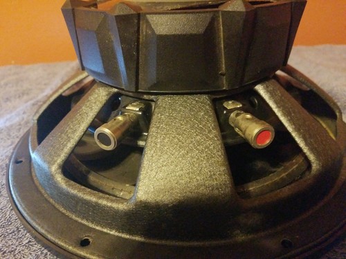 KICKER SUBWOOFER CVT10 4 OHM  (WORKING CONDITION)