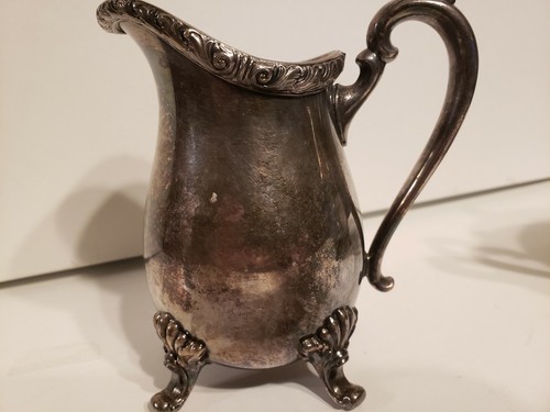 Wickford Vintage silver plated tea creamer and sugarbowl with free Oneida tray