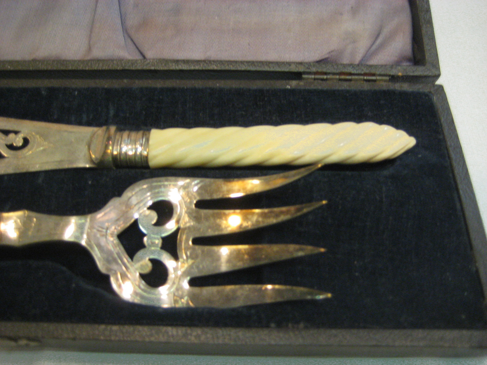 VINTAGE 2 PIECE FLATWARE SET WITH IVOIRE HANDLES IN ORIGINAL BOX