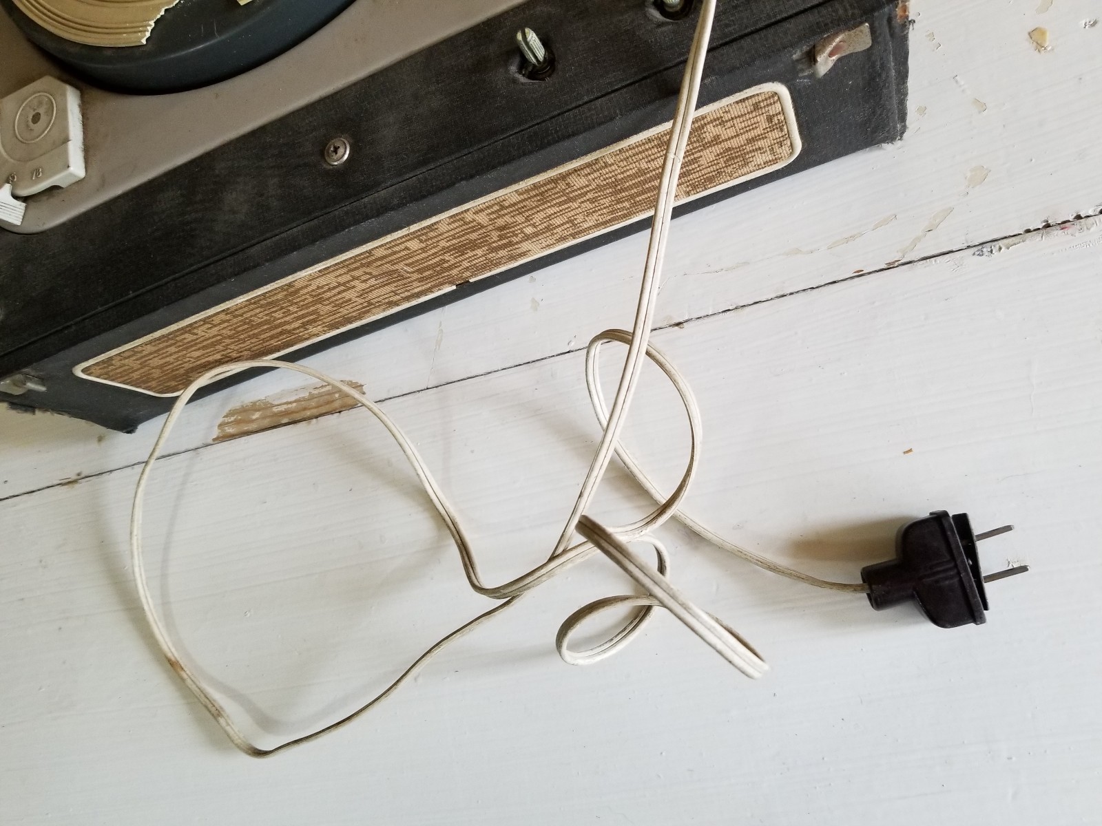 Vintage Imperial suitcase record player w/ built-in speakers AS IS