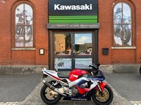 W reg / 2000 Honda CBR 900 RR Fireblade supersport motorcycle 