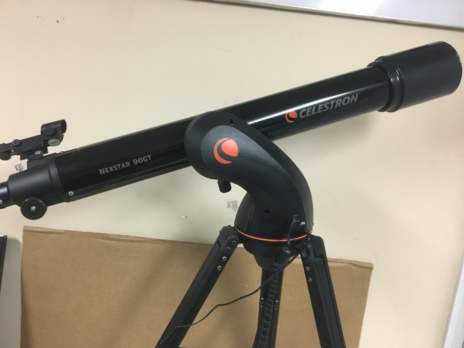 Celestron NEXSTAR 90GT Computerized Refracting Telescope Auto StarNavigator