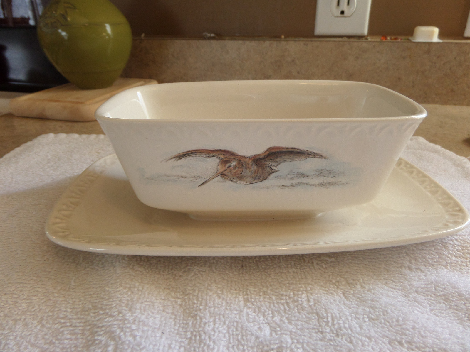 Villeroy and Boch Decor Fontainebleau .GRAVY BOWL  ON TRAY