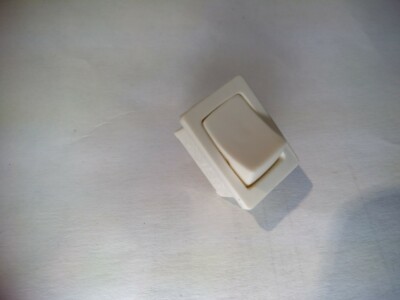  5 SPST White  On/Off Rocker Switch Snap-In 3 A/14V DC 5A/120V AC 6A/250V AC