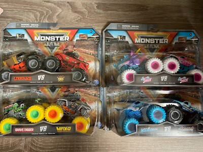 MONSTER JAM SERIES 28 AXE/SPARKLE & MEGALODON/MAX-D/THUNDER 2-PACK LOT OF 4
