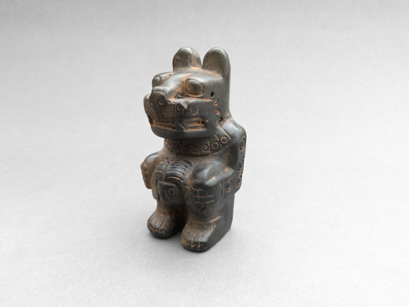 Pre-Columbian Shaman Chachapuma Idol, Pre-Inca Peru Bolivia Ceremonial Sculpture