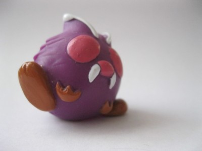 VENONAT stamped Bandai 1998 Pokemon plastic figure about 1.5 inches tall