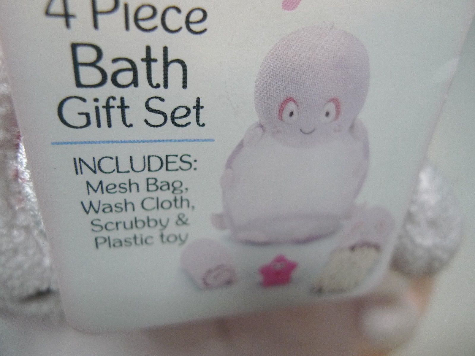 New Demdaco Baby 4 Piece Bath Gift Set Baby Girl Fleece Shark