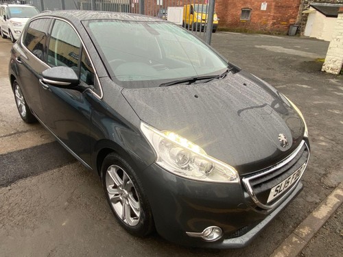 Peugeot 208 image