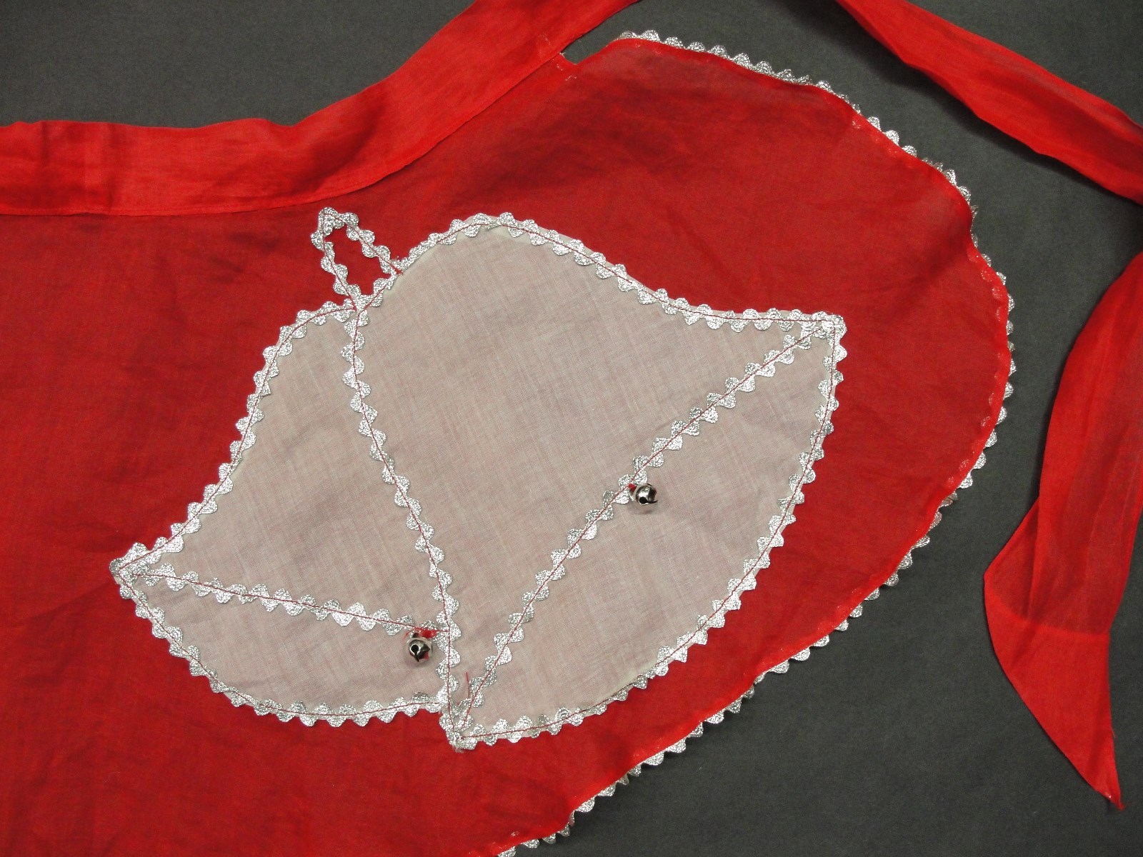 VINTAGE  1950’s  LADIES  RED  CHRISTMAS  APRON  WITH  SILVER METAL JINGLE  BELLS