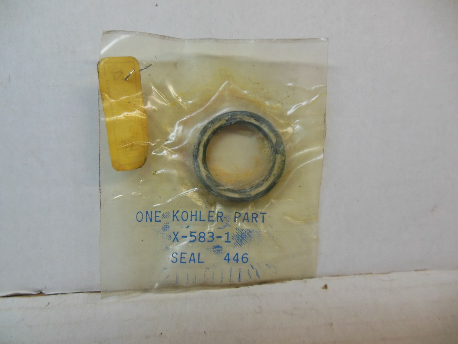 JOHN DEERE LAWN GARDEN TRACTOR KOHLER ENGINE CRANKSHAFT SEAL M42127 X-583-1