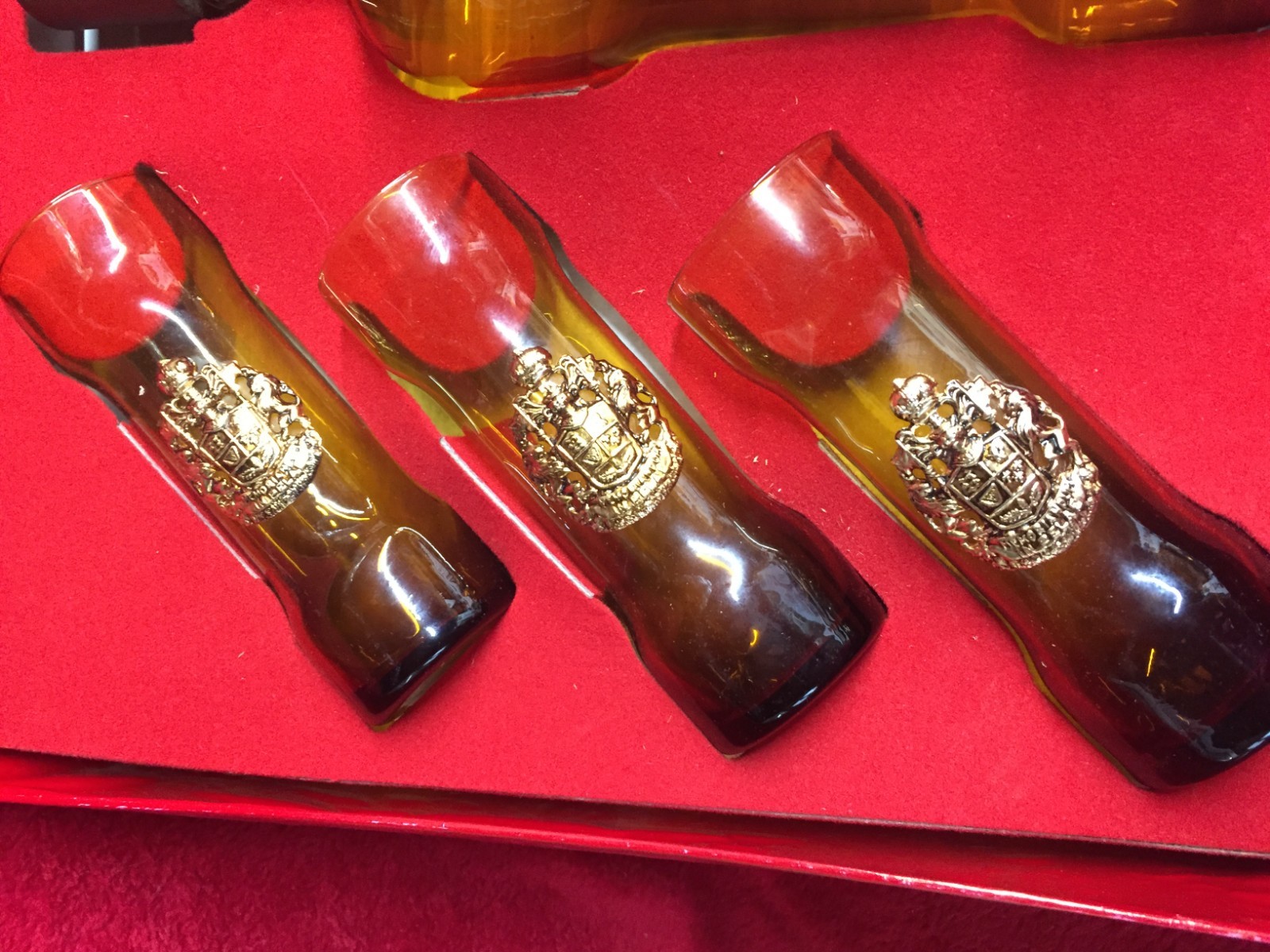 Vintage Memorandum In Pelae Coat of Arms Bar Set Bottle & 6 Glasses Original Box