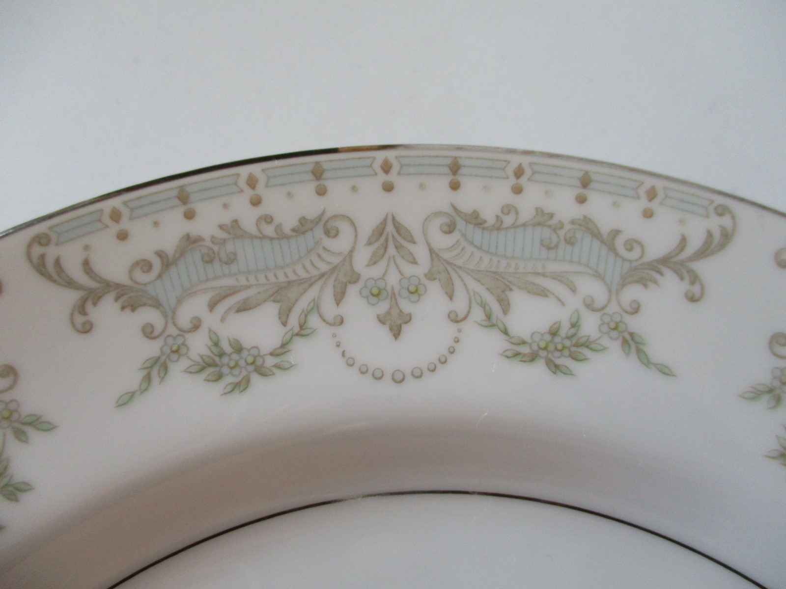 Mikasa Peyton 5509 Round Serving Bowl 9