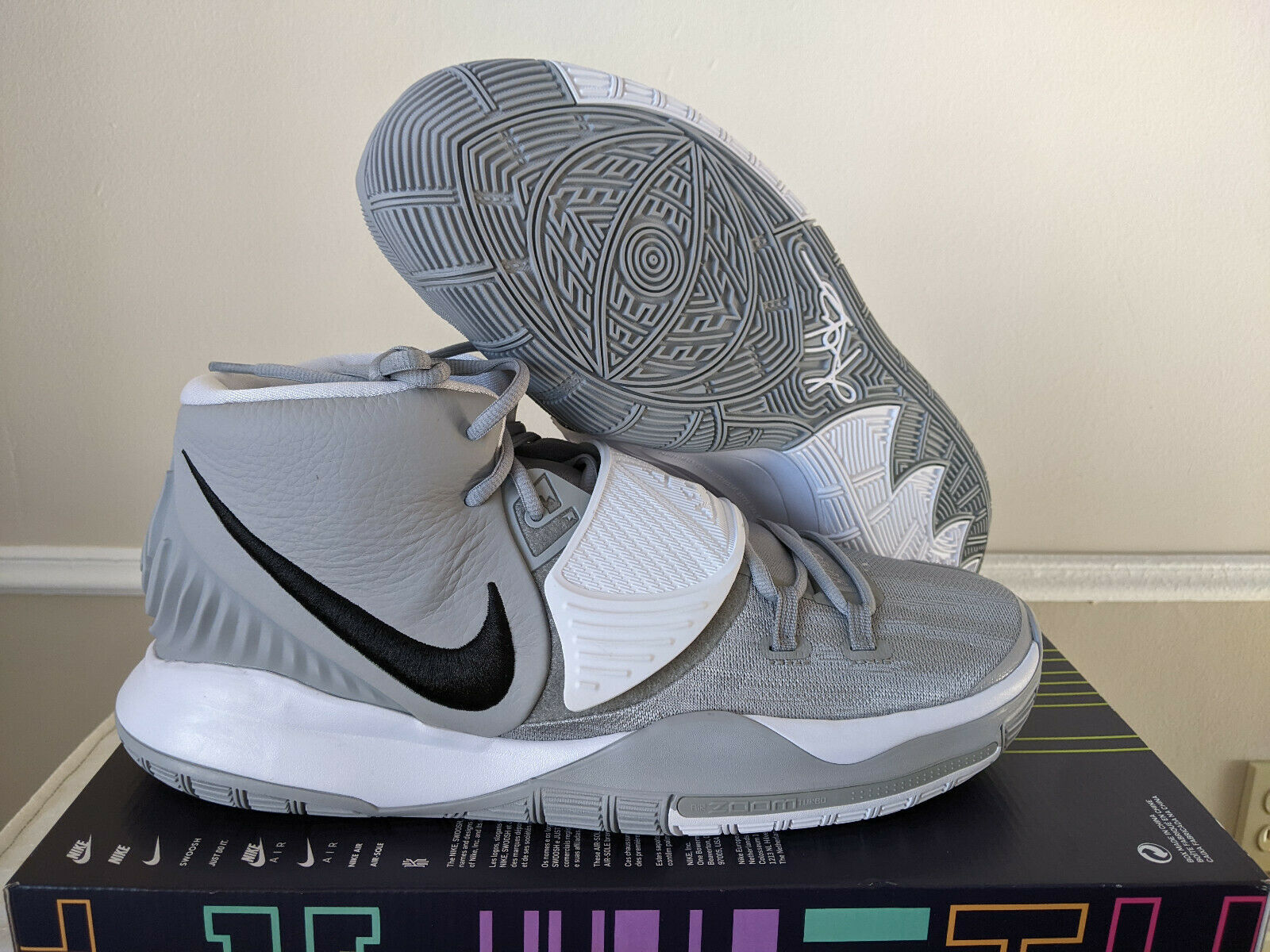 

Мужские баскетбольные кроссовки Nike Kyrie 6 TB White Flat Silver Grey CW4142-002 размер 15 Ирвинг, Серый, Nike Kyrie 6
