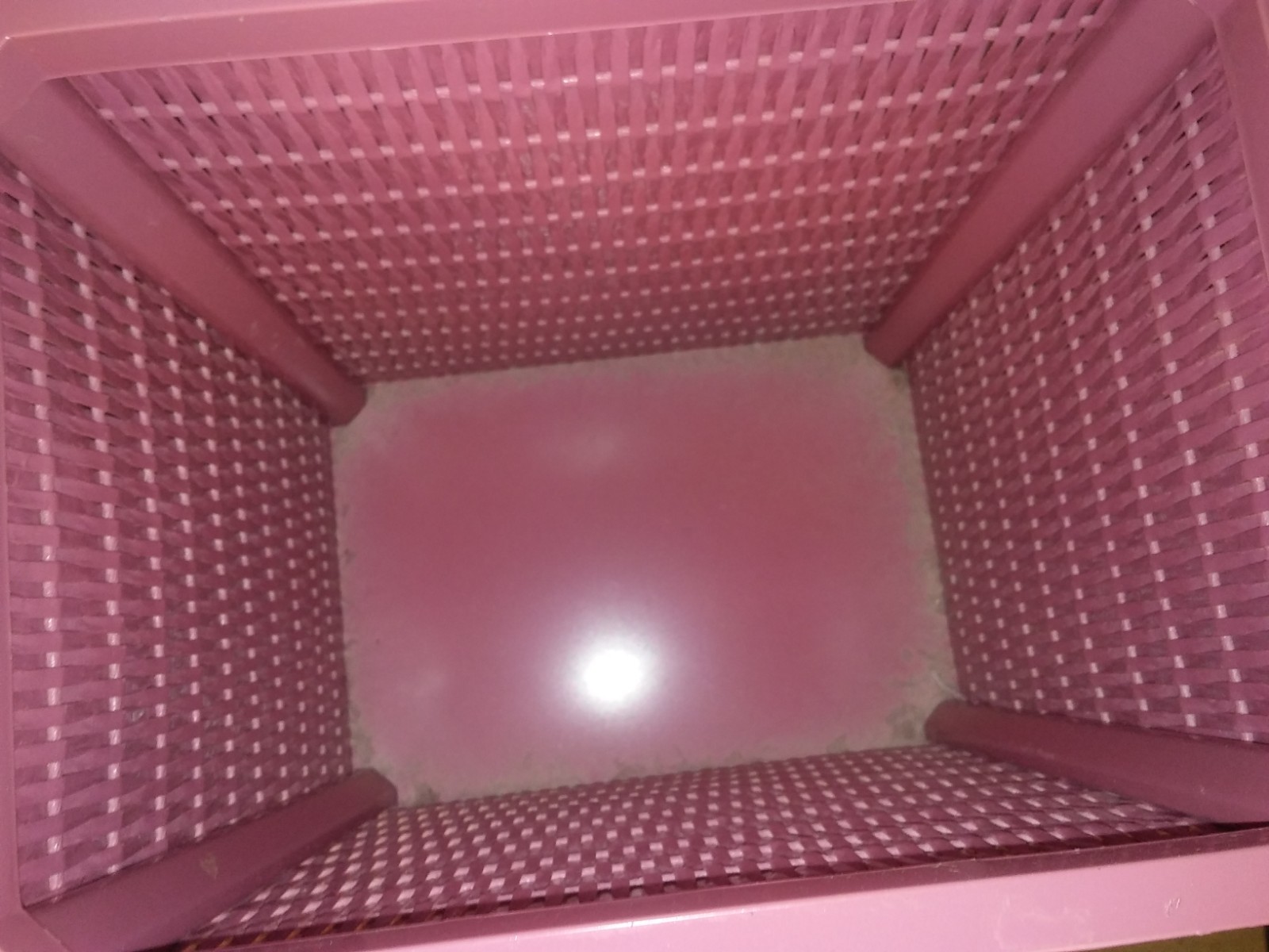 Vintage Pink WOVEN WICKER CLOTHES HAMPER BASKET & 2 woven waste baskets. NICE!