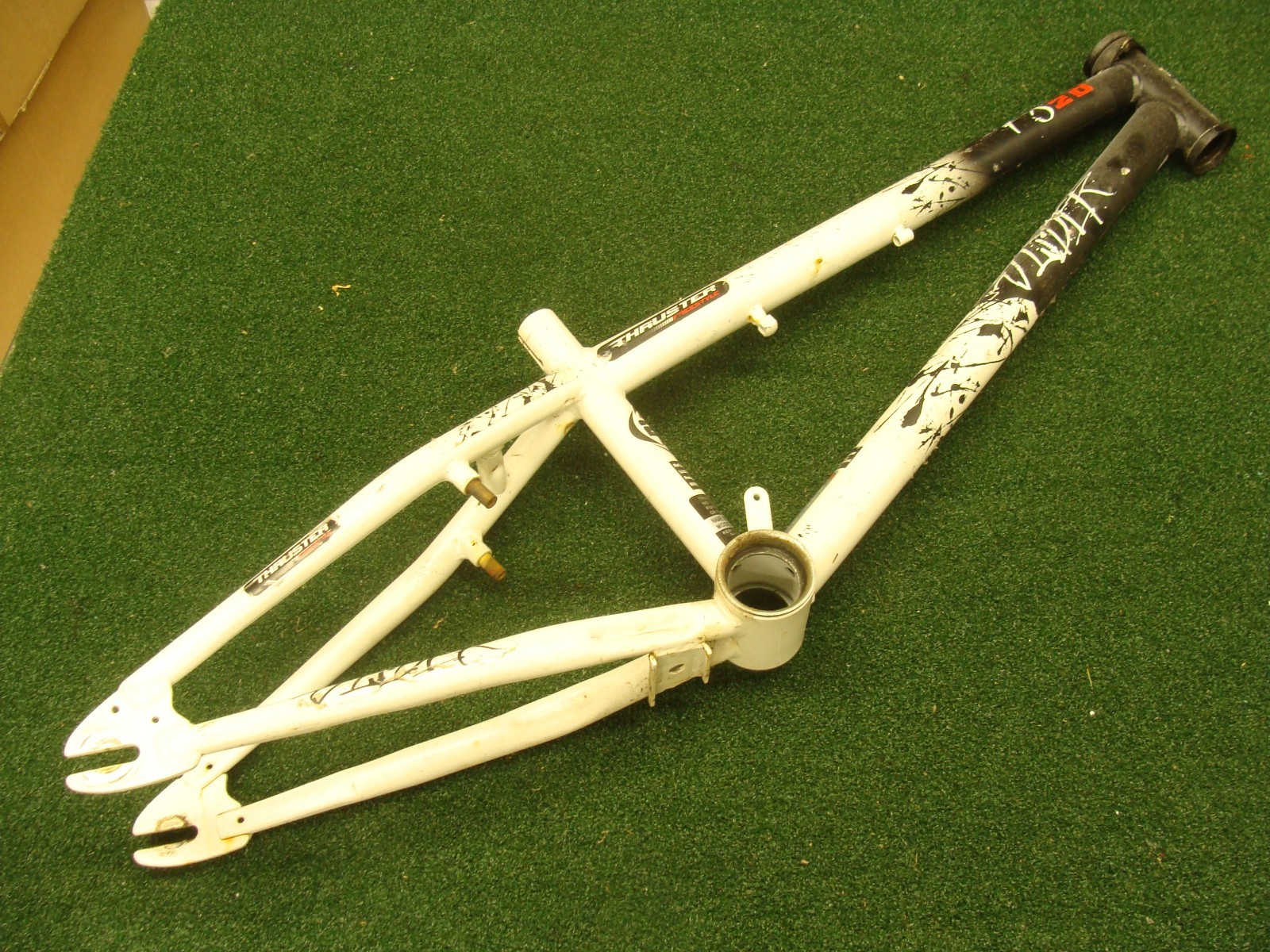 Vintage Thruster Freestyle Slider Pro 20 BMX frame - White Vintage Thruster Freestyle Slider Pro 20 BMX frame - White