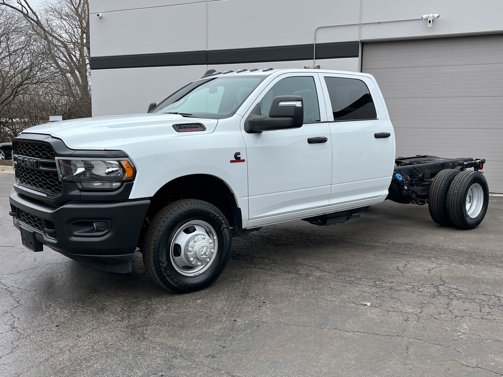 2023 Ram 3500 Tradesman - 6.7 Cummins Diesel! 4X4! Aisin HD Tran White