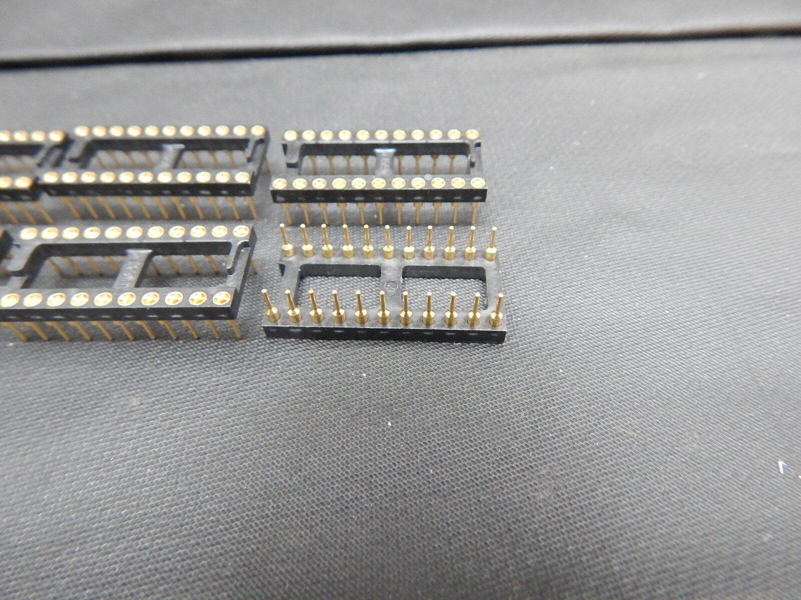 AUGAT 822AG10DES SOCKET 22 PIN DIP SOCKET MACHINED PIN HEAVY OLD GOLD -LOT OF 10