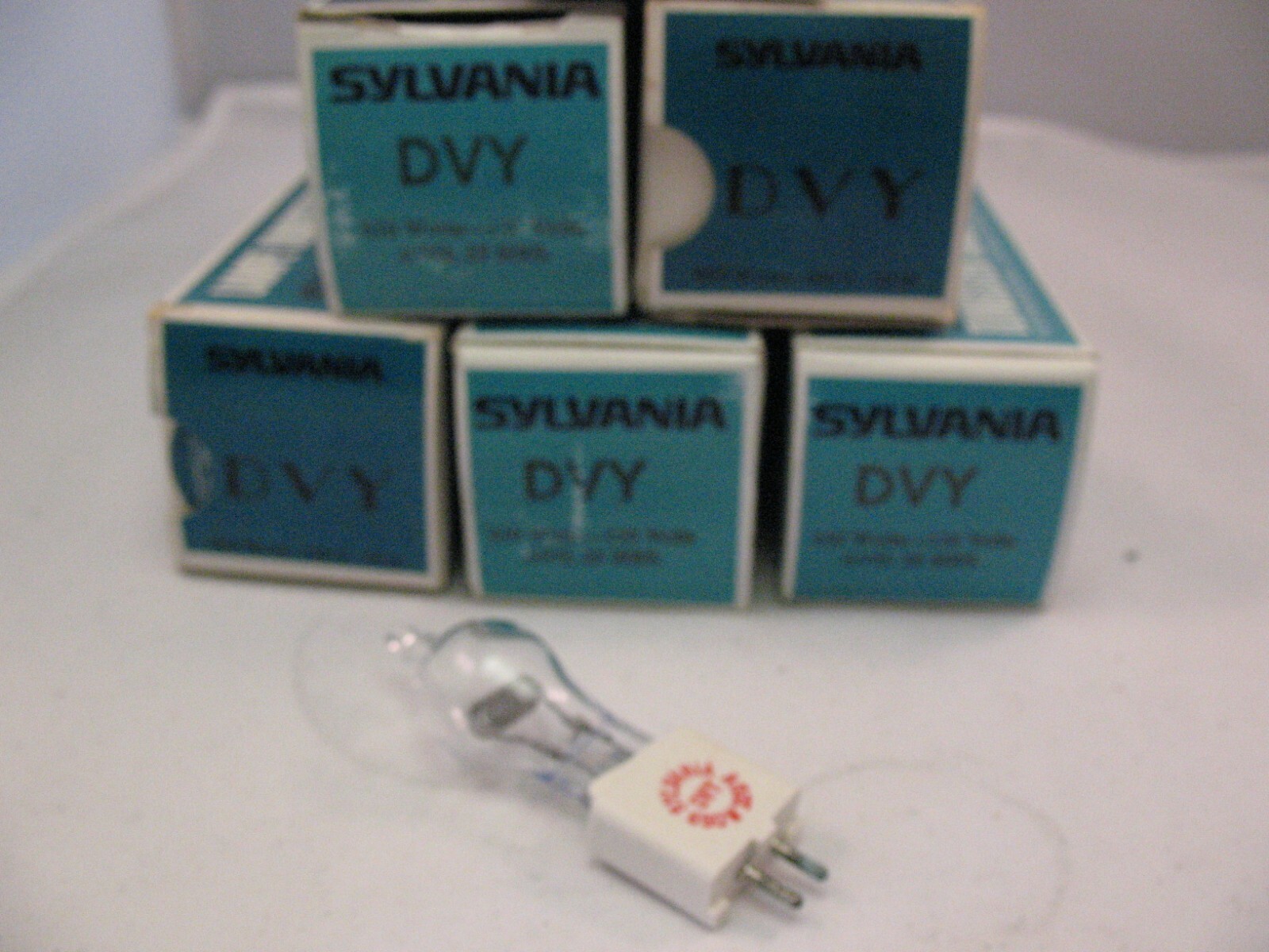 Sylvania DVY 650 WATT 120 VOLT Tungsten Lamp