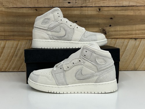 Air Jordan 1 Mid SE Craft “Pale Ivory” Size-5.5Y White Tan GS (FN7449 100) New Air Jordan 1 Mid SE Craft “Pale Ivory” Size-5.5Y White Tan GS (FN7449 100) New