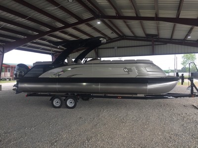 2017 Bennington 25QXFBDL with Yamaha 300hp, 48 total hours, warranty till 2023