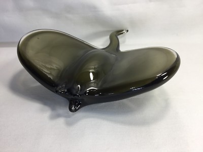 Smokey Gray Art Glass Manta Ray Stingray Figure 7'' x 6'' Paperweight Marine Life 