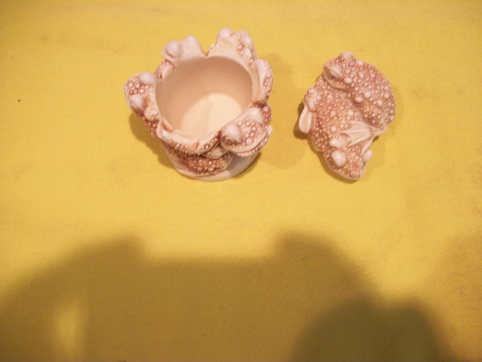 Harmony Kingdom Puddle Huddle Box Figurine Frogs Calvesbert 1995 England - MINT