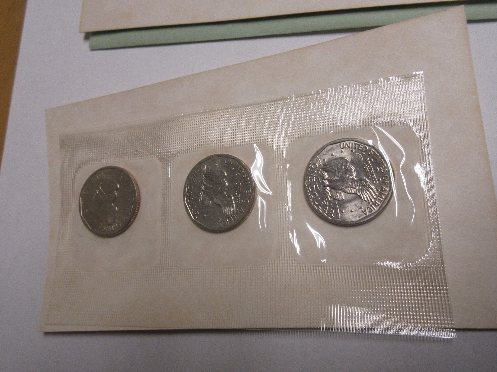 1979 US Mint Susan B. Anthony Dollar 3 Coin Souvenir Set  Lot of 5 Sets