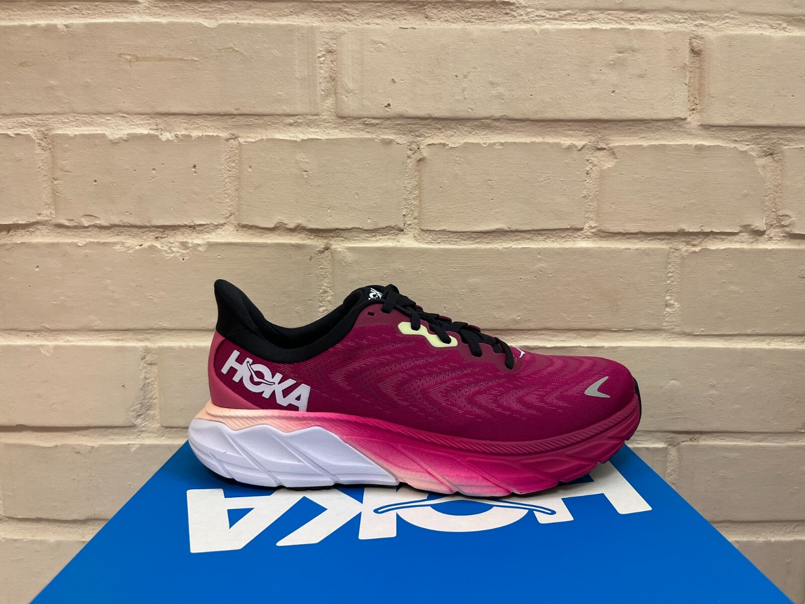 

Hoka Arahi 6 Женские, Festival Fuchsia/Ibis Rose 1123195 ffir, Розовый, Hoka Arahi 6