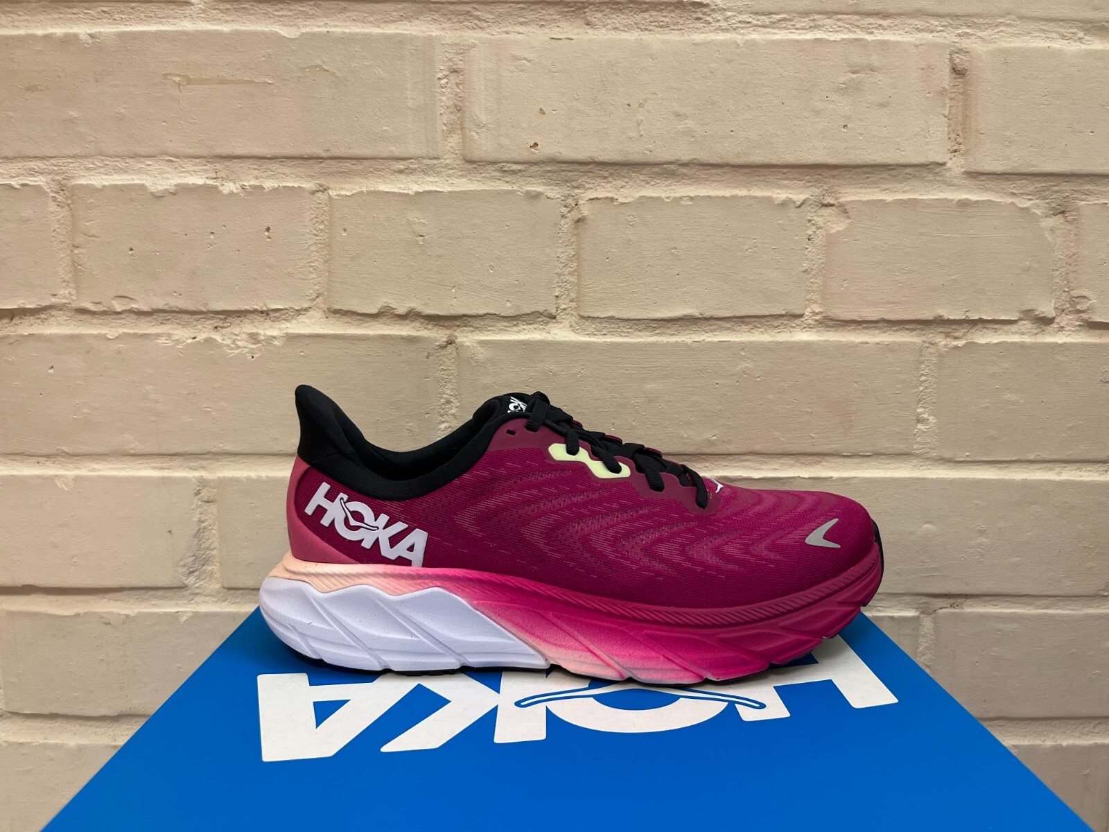 Hoka Arahi 6 Женские, Festival Fuchsia/Ibis Rose 1123195 ffir