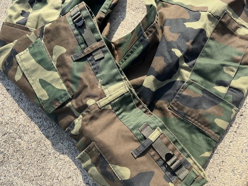 Pre-owned The Gv Gallery Raspberry Hills Camo Cargo Pants Size Large In Multicolor