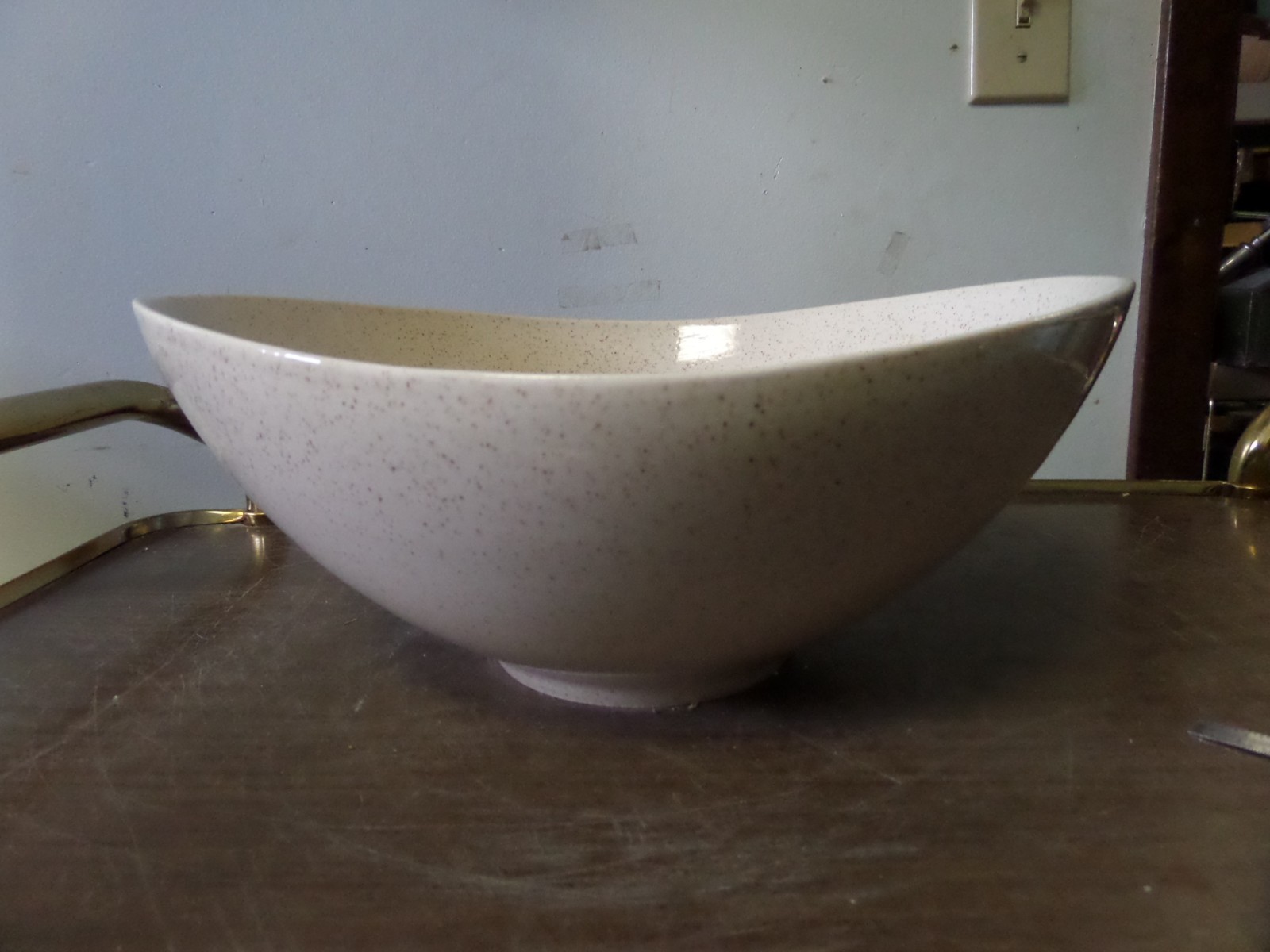 Red Wing Pottery Tan Ivory Speckled Flecked Serving Bowl 12