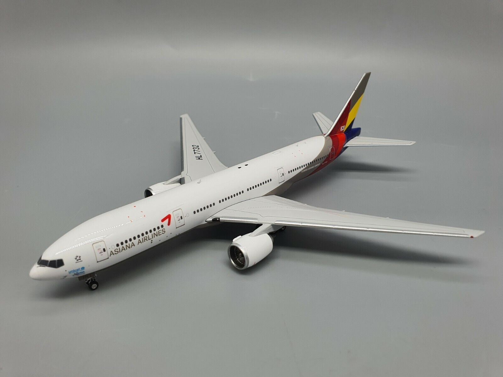 Phoenix 1:400 Asiana Airlines Boeing 777-200ER Reg: HL7732 Phoenix 1:400 Asiana Airlines Boeing 777-200ER Reg: HL7732